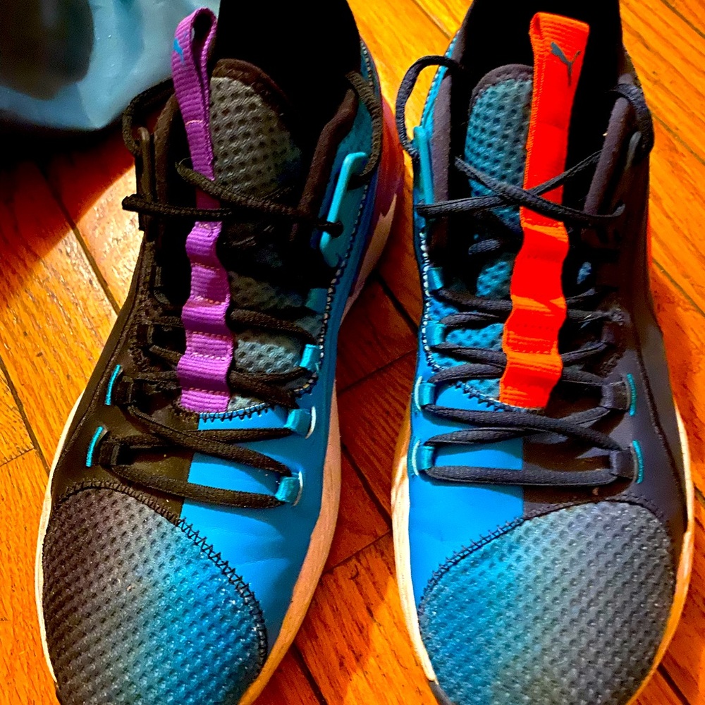 Size 7.5 puma sneakers